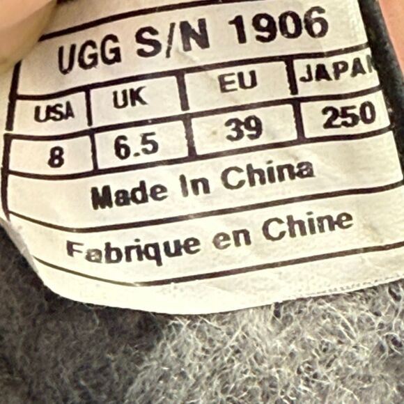 UGG Women’s F8012G leather sheepskin weatherproof boot size 8 - Picture 8 of 11